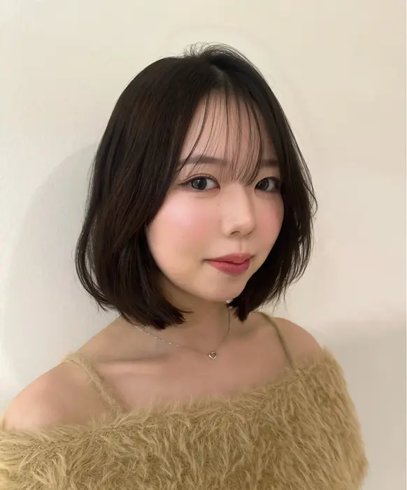 軽さと小顔をつくる顔周りカット︎

さりげなくレイヤーを入れることで
?...