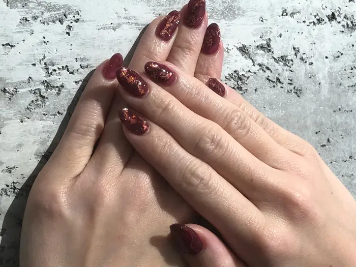 オフ無料 ホイルがキラキラで華やか M Slash Bonheur所属 色っぽネイル 小春のネイルデザイン ミニモ