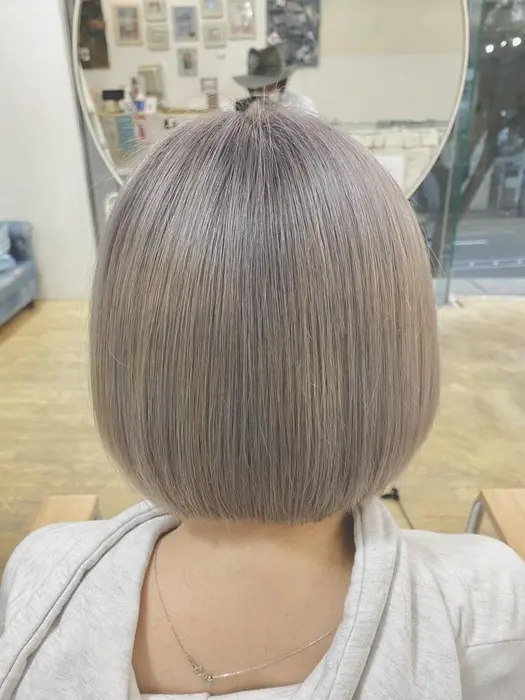 ヘアカラー ホワイトグレー カット ショートボブ 1st所属 リピート 指名率 No 1 松井のヘアカタログ ミニモ