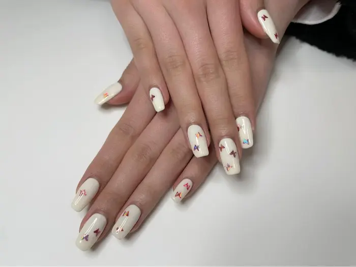 ロングネイル スクエアネイル 蝶々ネイル シンプルネイル 成人式ネイル Lila Nail所属 Lila Harukaのネイルデザイン ミニモ