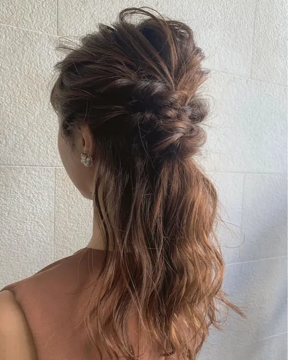 結婚式や二次会などに ハーフアップスタイルのゆるふわアレンジです Hairs Gen Nara 所属 山田 果穂のヘアカタログ ミニモ