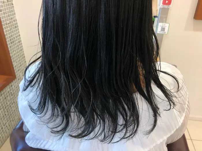 ブルーブラック暗めだけど前回のハイライト部分が筋感を出していい感じに Knot Hair Products所属 馬見崎 理奈のヘア カタログ ミニモ ブルーブラック暗めだけど前回のハイライト部分が筋感を出していい感じに Knot Hair Products所属 馬見崎 理奈のヘア カタログ ミニモ
