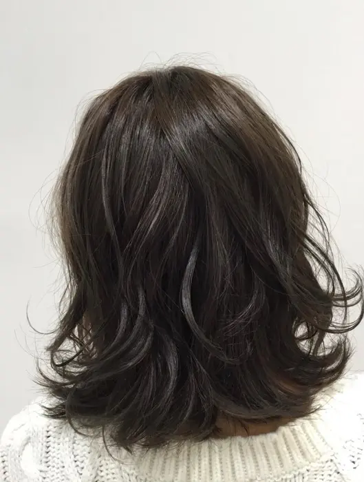 肩くらいのボブに少し動きの出る髪の毛を表面に作って ウェーブで可愛く巻いて仕上げました Avanceイオンモール和歌山所属 原田 香代子のヘアカタログ ミニモ