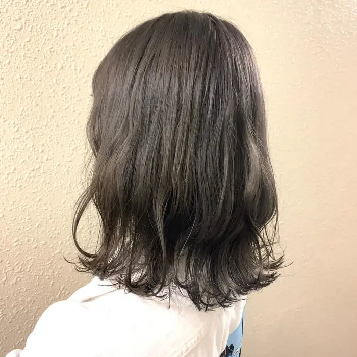 スモーキーなグレーアッシュ イルミナカラー アディクシーカラー 透明感カラー ラ Hair Salon P A P E R所属 トップデザイナー A I R Iのヘアカタログ ミニモ