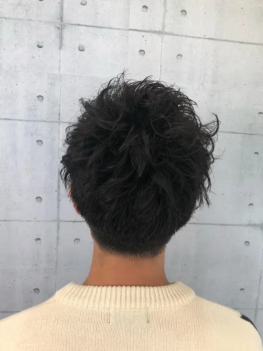 ショートの直毛で動きが出しにくい方にオススメパーマ 根元のボリュームはあまり出過ぎないようにかけて Nyny 新田辺店所属 北脇 健治のヘアカタログ ミニモ