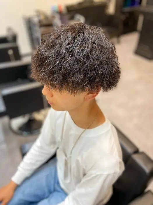 ツイスト感強めのツイストスパイラルパーマ Leopardレパード所属 楡井 隆一のヘアカタログ ミニモ