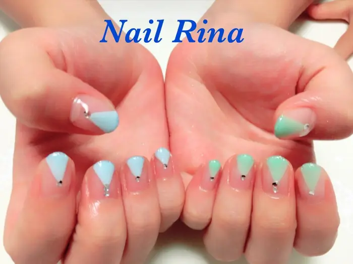 三角フレンチ 夜光 1分付け放題 Nail Rina所属 Nail Rinaのネイルデザイン ミニモ 三角フレンチ 夜光 1分付け放題 Nail Rina所属 Nail Rinaのネイルデザイン ミニモ