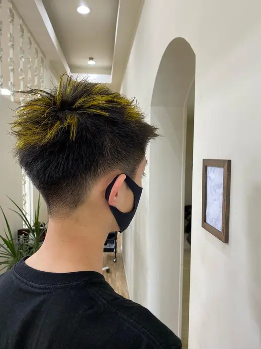 メンズベリーショート イエローメッシュです 美容室chou Chou所属 大村 侃大のヘアカタログ ミニモ