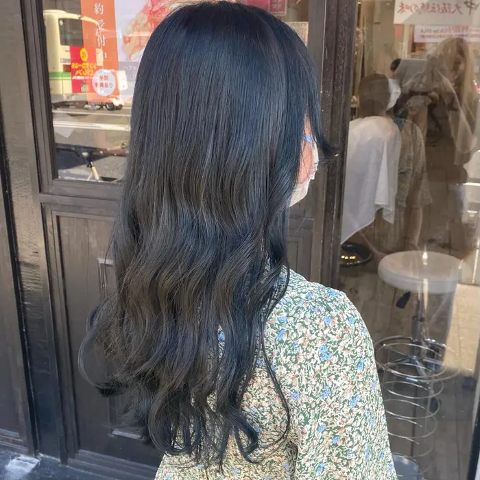 ブリーチなしブルーブラック Romeo京橋所属 Romeo京橋店 志岐茜のヘアカタログ ミニモ