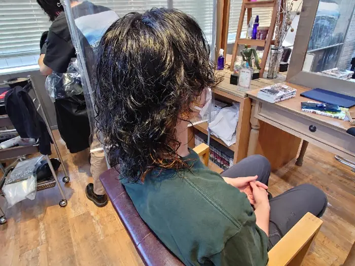 パーマでしっかりカールを出したマッシュウルフ Lico Little札幌駅前店所属 みゅー とのヘアカタログ ミニモ