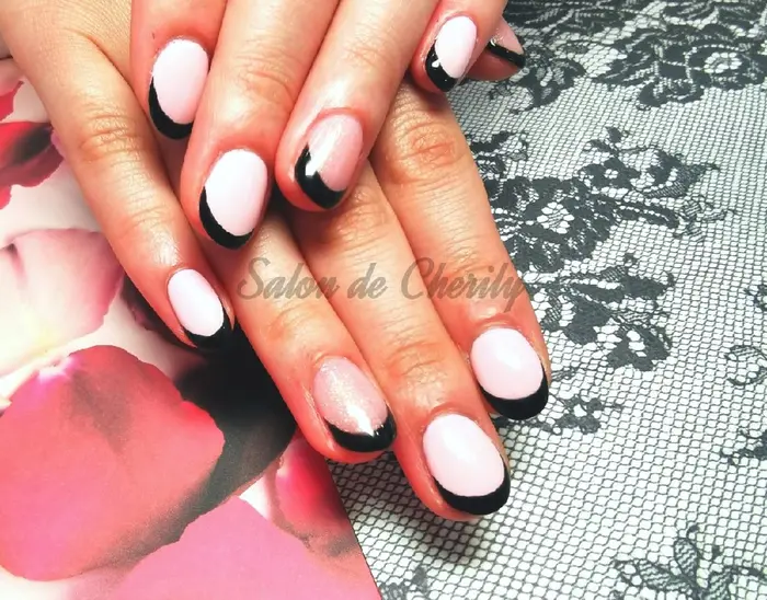 マット系ピンク ラメ入りピンクをベースに 黒でフレンチ ᐢ ᐢ とっ Cherily国母店所属 Miki Nailのネイル デザイン ミニモ マット系ピンク ラメ入りピンクをベースに 黒でフレンチ ᐢ ᐢ とっ Cherily国母店所属 Miki Nailのネイル デザイン ミニモ