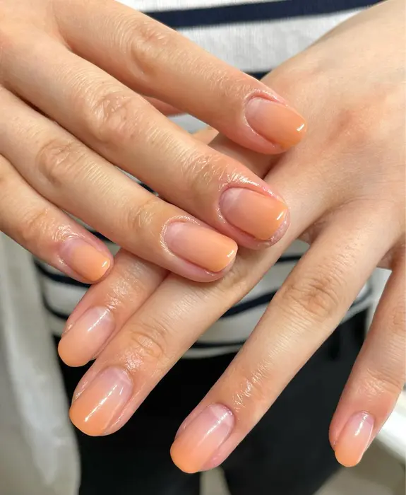 オフィスにピッタリな優しいグラデーション 9 Nail所属 9 Nine のネイルデザイン ミニモ オフィスにピッタリな優しいグラデーション 9 Nail所属 9 Nine のネイルデザイン ミニモ