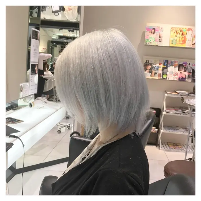5回から10回ブリーチしてからじゃないとできませんが ホワイトアッシュです 人生で一度はやってみた Nyny 近鉄草津店所属 枦山 肇のヘアカタログ ミニモ