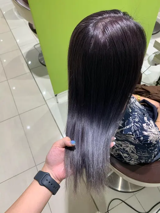 ダブルブリーチ オンカラーでシルバーパープル 失敗されたり 色味が抜けた時白っぽくしたい方にオス Earth ａ所属 唐崎 憂香のヘアカタログ ミニモ