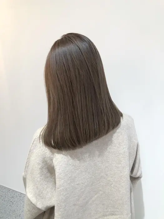 オリーブベージュ ぷつっとカット 外国の女の子みたいな透明感のあるカラーに ぷつっとしたカ Nuca所属 山崎 美緒のヘアカタログ ミニモ