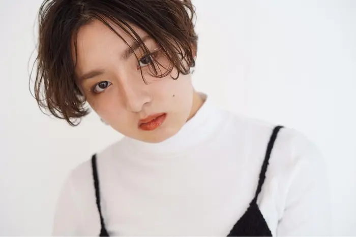 ハンサムショート 毛先ふんわりコテ巻き パーマもできます 柔らかベージュ 秋カラー Mintmaison所属 Yoshino コロナ対策徹底中 のヘアカタログ ミニモ