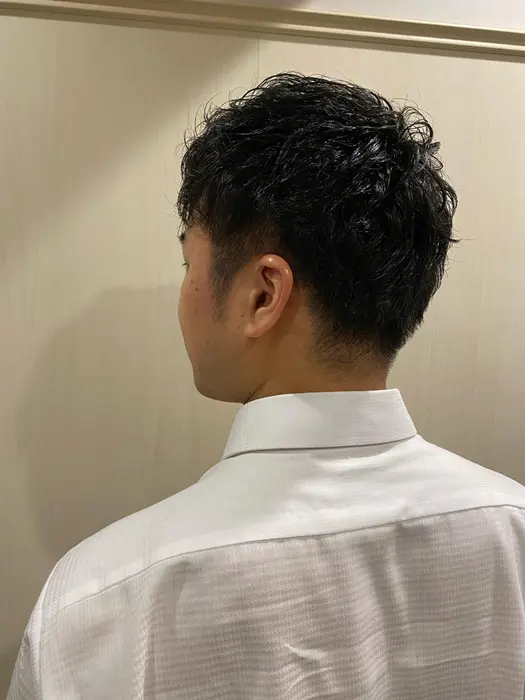 くせ毛を活かしたコンパクトマッシュ くせ毛 毛量多い で もっさもさ と お悩みの方 グレイスフルバーバー プラチナム 六本木店所属 0円 メンズカット 山中美玲のヘアカタログ ミニモ