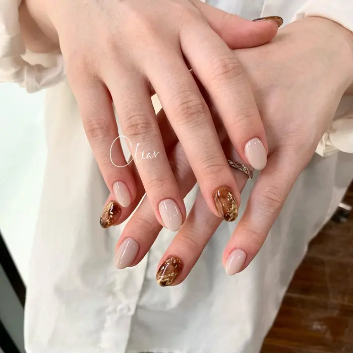 べっ甲ネイルとお洒落ワンカラーの組み合わせ最強です ネイル ジェルネイル ワンカラー グラ Nail Salon Clear所属 加藤 晴香の ネイルデザイン ミニモ