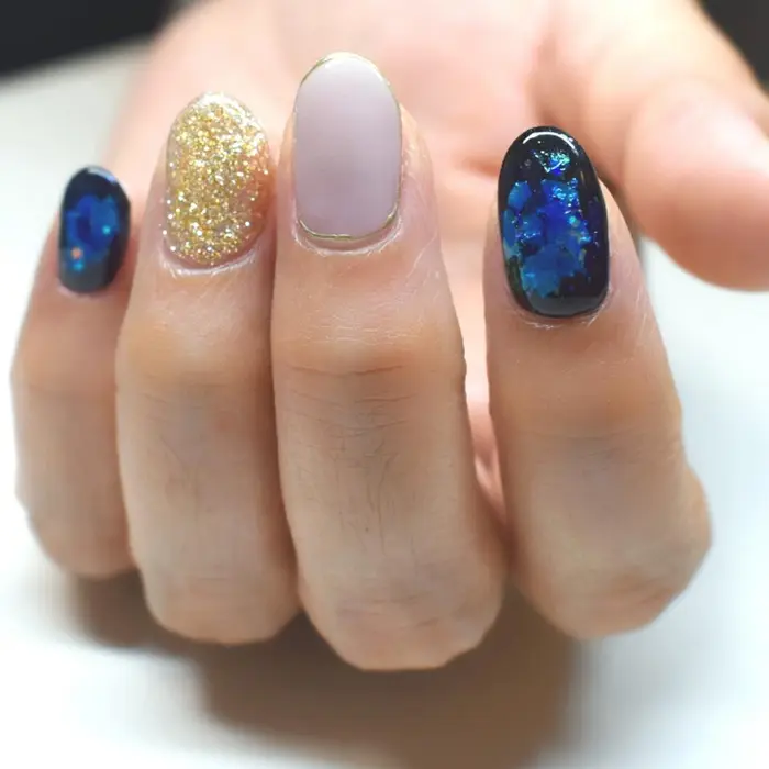 梅雨用ブラックネイル ふちっ子メタルラインもプラス メタルラインとミラーラインの違いを見極めろ ネイルアトリエ シャイニー所属 ネイル 脱毛サロン マキのエステ リラクカタログ ミニモ