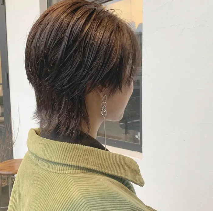 がっつり顔まわりを切って マニッシュなマッシュウルフに 個性もばっちり出るお洒落スタイルです Nil所属 手塚 菜由のヘアカタログ ミニモ