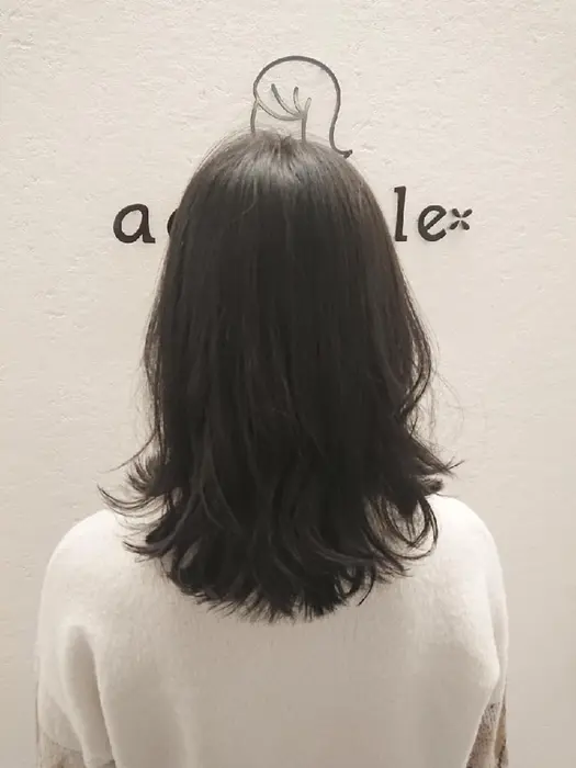 前上がりにして内巻きに入りやすいようになってます 外ハネでも内巻きでも可愛いスタイルです Adorableけやき通り店所属 市川 翼のヘアカタログ ミニモ