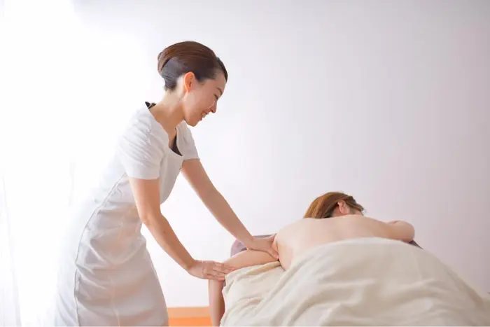 スリミングマッサージで 二の腕ほっそり Primaラヴィエ所属 佐宗 由莉のエステ リラクカタログ ミニモ