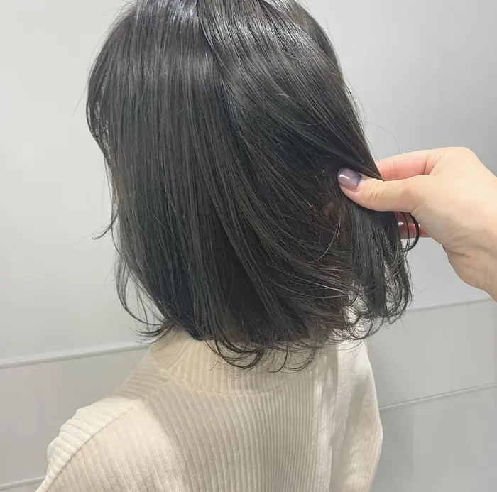 ダークトーンのオリーブグレージュ 暗いトーンでの透明感が欲しい方におすすめです Sweep所属 ノダ アンナのヘアカタログ ミニモ