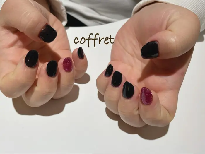 スカルプワンカラーネイルリピーターのお客様 黒とダークピンクラメの2色ワンカラー 今回も可愛く ブレスコフレあべの店所属 小山 穂波のネイル デザイン ミニモ スカルプワンカラーネイルリピーターのお客様 黒とダークピンクラメの2色ワンカラー 今回も可愛く ブレスコフレあべの店所属 小山 穂波のネイル デザイン ミニモ