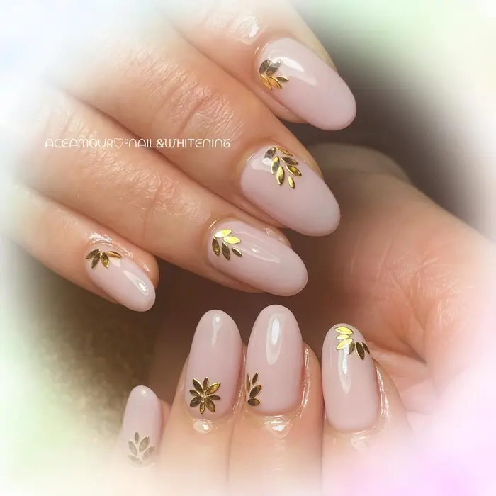 ワンカラー ストーン10個 500 リーフスタッズデザイン お持込みを参考にさせていただきまし Aceamour ネイル セルフホワイトニング 所属 ネイル セルフホワイトニングのネイルデザイン ミニモ