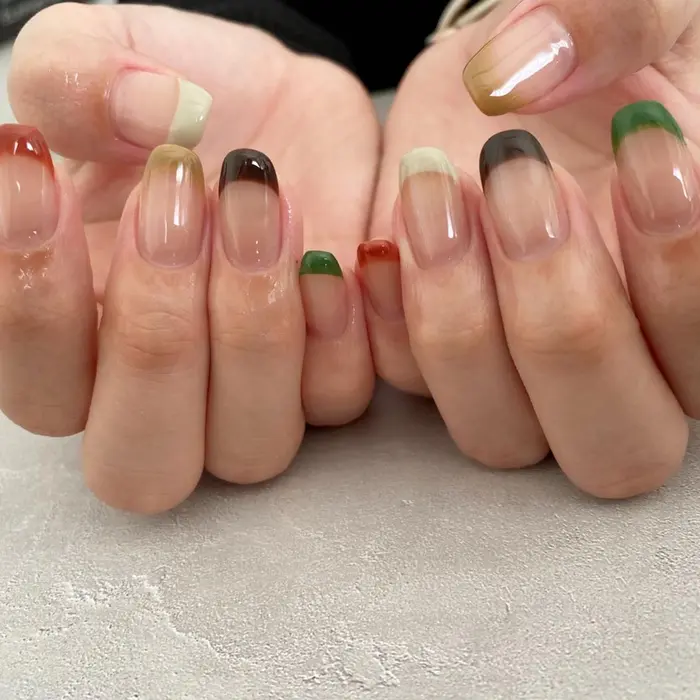 カラフルフレンチ Yui Nail所属 金子 由衣のネイルデザイン ミニモ カラフルフレンチ Yui Nail所属 金子 由衣のネイルデザイン ミニモ