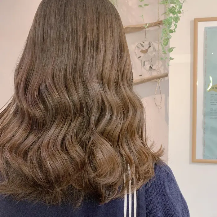 ブリーチなしのダブルカラーで まろベージュ 縮毛矯正しているお客様でも明るく透明感を Neolive Lotta所属 しらはた れいのヘアカタログ ミニモ