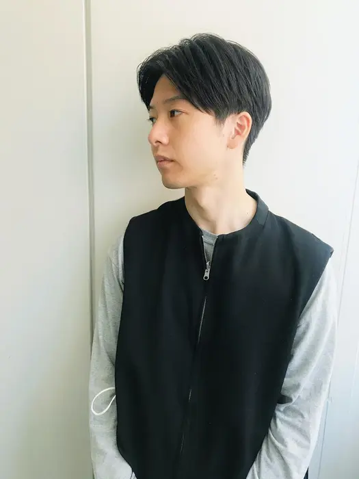 ナチュラルなセンター分けスタイル ファッションにもビジネスにも対応可能なお洒落スタイル モッズヘア所属 遠藤 広陵のヘアカタログ ミニモ