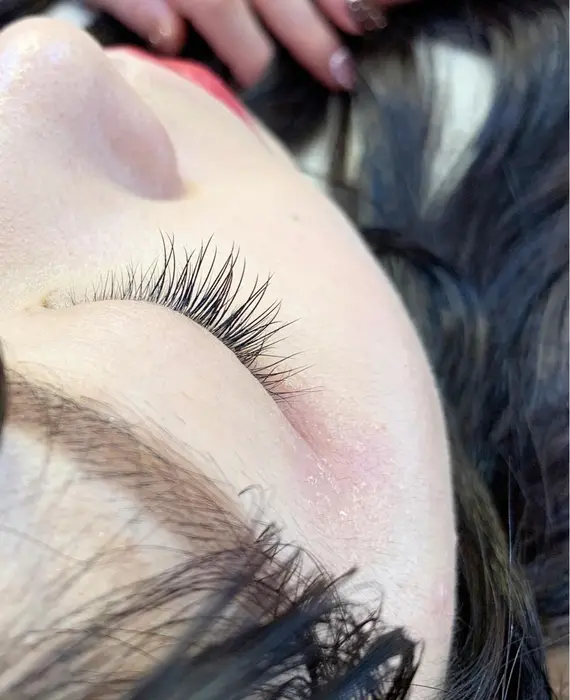 こちらは真ん中だけまつエクが付いています 部分的にまつエクつけたい方は 気軽にご相談下さい Vivace イルソーレ店所属 Mimi Rush 森川のマツエクデザイン ミニモ