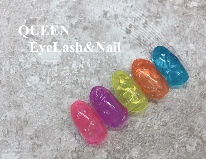 グミみたいなnail ๑ ᴗ ぷっくり と ちゅるん が良い感じです カラーも夏を意識し Queen Eyelash Nail所属 Queen Nailのネイルデザイン ミニモ