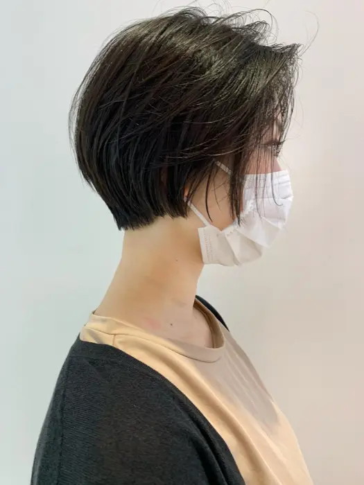 襟足ぎりぎりまで切った クールなショートボブ オイルをつけて完成 前髪は雑にかき上げるぐらいが丁 Views Tokyo所属 迫田峻輝 似合わせ カットカラーのヘアカタログ ミニモ