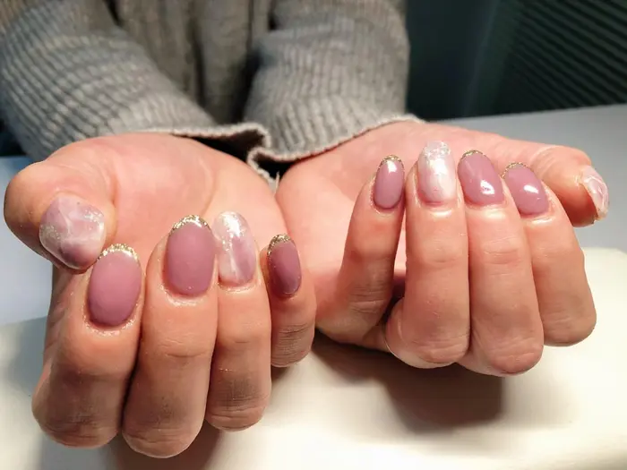2本アート 大理石ネイル 大人ネイル 冬ネイル T S Nail ヨナミネ 所属 T S Nail Chiaki のネイルデザイン ミニモ