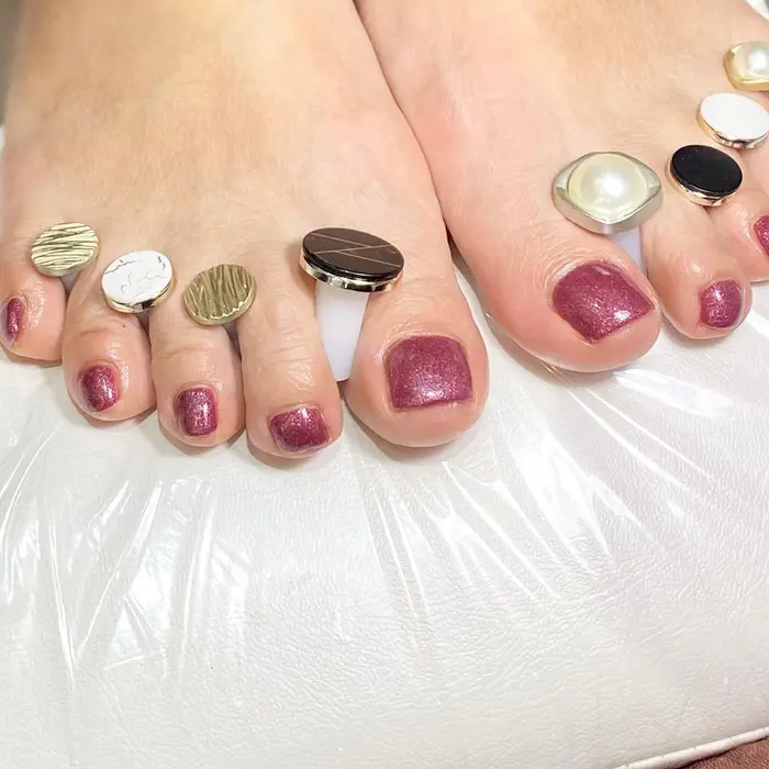 おすすめ新色から大人ボルドーをチョイス 上品でとてもよくお似合いです Nail Style所属 Tomoe Nailstyleのネイル デザイン ミニモ