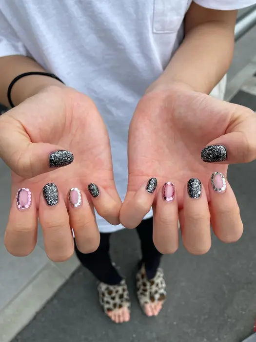 Earth Coiffure Beaute 太田店所属 白石 安里のネイルデザイン ミニモ