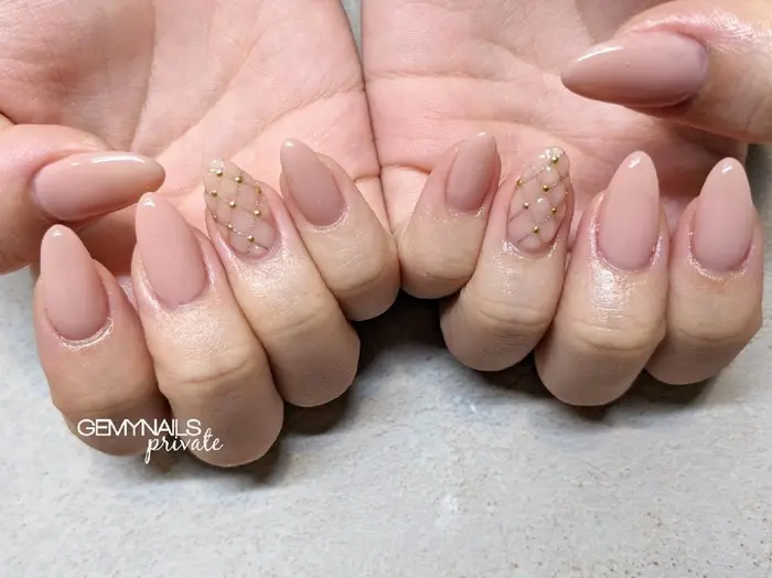 大人可愛いネイル キルティングネイル ヌーディーネイル Gemynails Private所属 Gemynails Private のネイル デザイン ミニモ