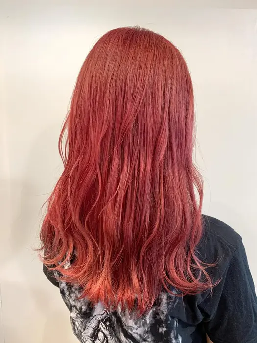 チェリーピンクカラー ピンク系カラーは派手な色だと思われがちですが 色の入れ具合ではどの女性の Nyny Opa店所属 デザインカラー マツオカのヘアカタログ ミニモ