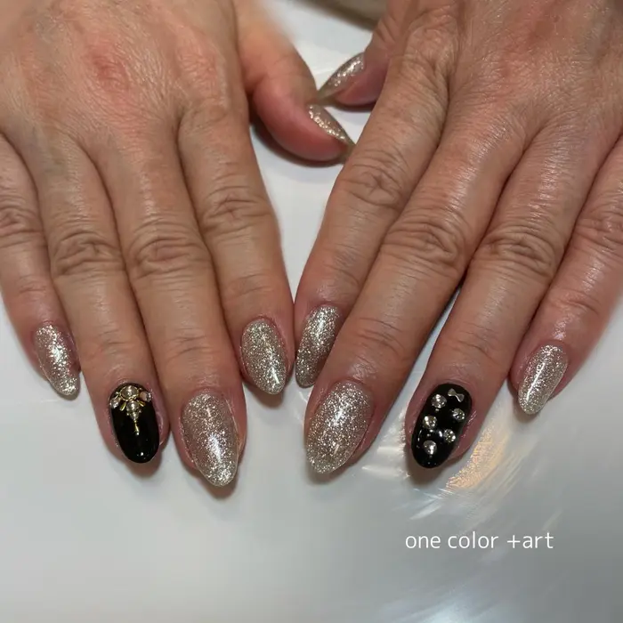 キラキラ魅力的です Septnail草津店所属 Sept Nail 内堀杏海のネイルデザイン ミニモ