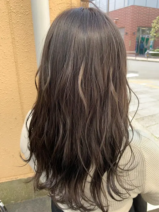 デジタルパーマを施術をしたスタイルになります 大きめにしっかりかけるとコテみたいな仕上がりなり 朝 Ash小岩所属 鈴木 励海の ヘアカタログ ミニモ