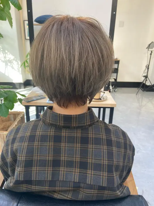 ブリーチおんカラー ショートヘア Caricia所属 田中 あやなのヘアカタログ ミニモ