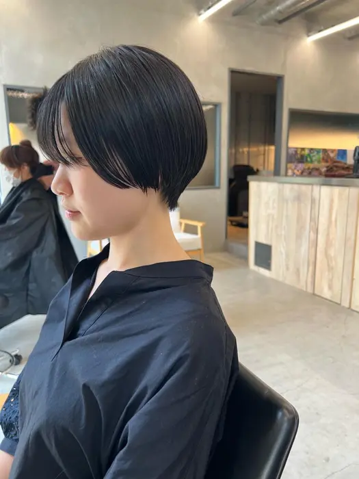 前髪育て中 丸みのある少しクールなショートヘア 素敵です Views Tokyo所属 迫田峻輝 似合わせ カットカラーのヘア カタログ ミニモ