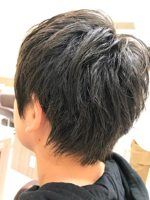 学生カット 軽めのスタイルで束が出やすくカット Louwe Share Salon 立川 ローウェ ローウェシェアサロン所属 根岸 拓馬のヘアカタログ ミニモ
