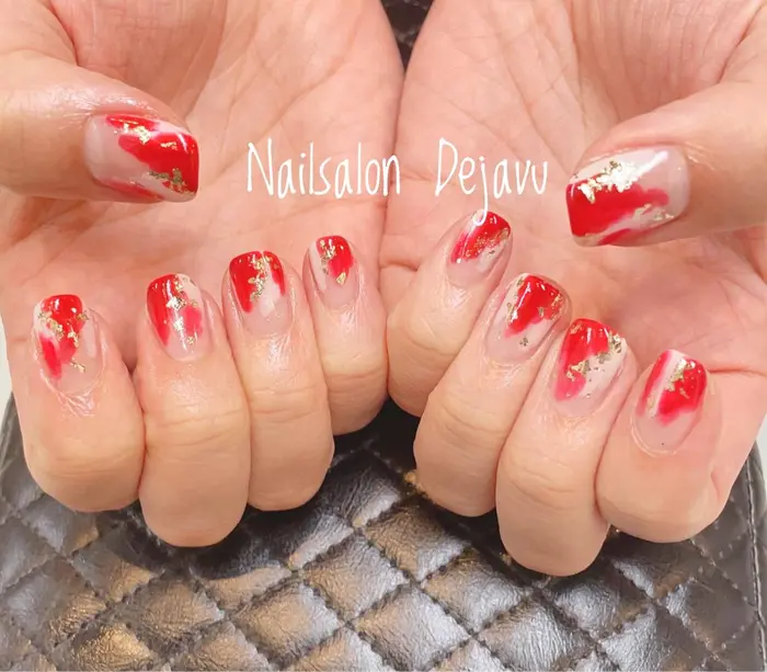 赤 白の塗りかけネイル 金粉追加 1本110円 塗りかけネイル人気あります Nailsalon Dejavu Yokosuka所属 Nailsalon Dejavuのネイルデザイン ミニモ
