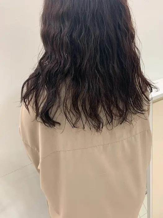 ウェーブパーマ ロングのパーマヘア ブルーフェーセス表参道所属 パーマヘア ショート ボブ 石引和司のヘアカタログ ミニモ