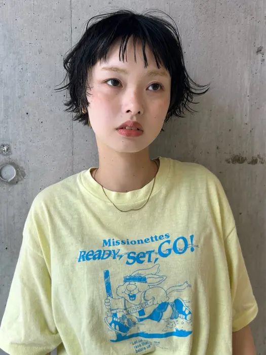 mini bob 

黒髪を活かすミニボブスタイル

動きがあってもストレートでもか...