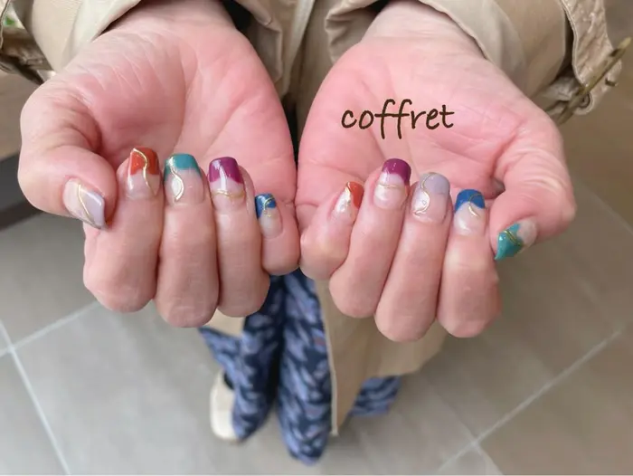 ジェルネイルアート10本コースリピーターのお客様 カラフルな変形フレンチにミラーアート 春っぽく ブレスコフレあべの店所属 小山 穂波のネイル デザイン ミニモ