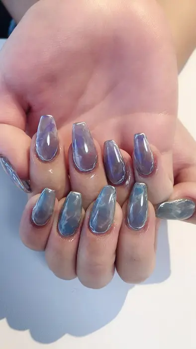 左右バラバラのふんわりくすみブルーとくすみパープルお帰りなさいのお客様 ありがとうございます Nail Salon Ef所属 M Tomoのネイル デザイン ミニモ
